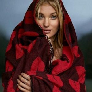 NWT Victoria’s Secret Lips Throw Blanket